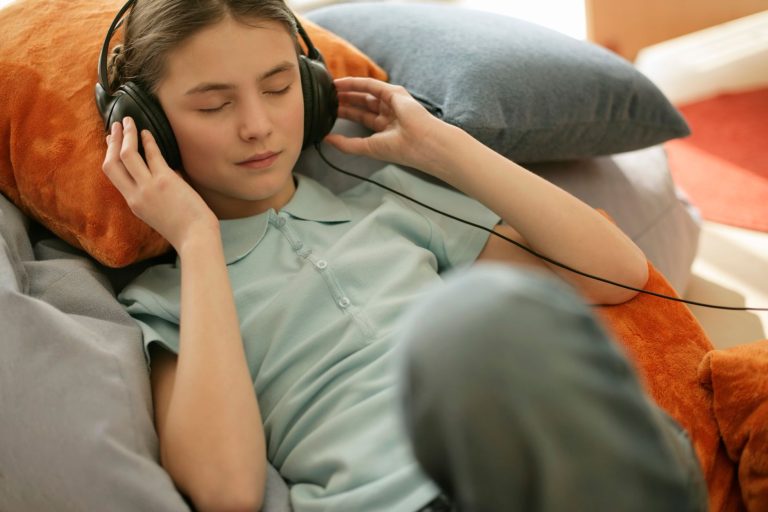 The Silent Revolution Under Your Pillow: Jabees’ Bone Conduction Speaker Reimagines Sleep Tech
