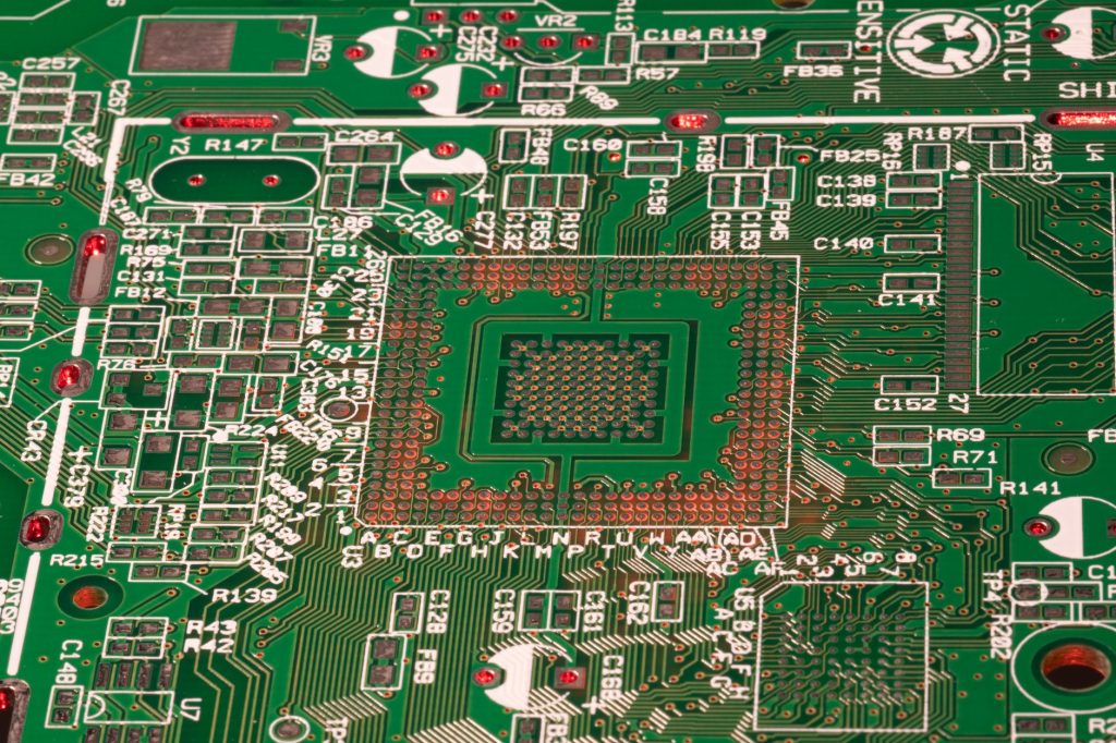 Anthropic Explores Custom AI Chips with Samsung, Intensifying the Compute Race